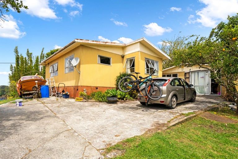 Photo of property in 142 Massey Road, Waipu, 0582