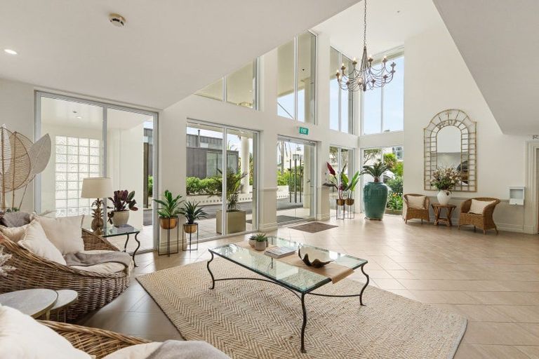 Photo of property in 12 Maunganui Road, Mount Maunganui, 3116