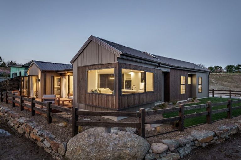 Photo of property in 1 Kamana Rise, Wanaka, 9382