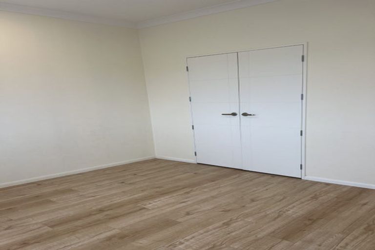 Photo of property in 12 Te Awa Place, Red Beach, 0932