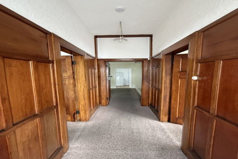 Photo of property in 8 Rixon Grove, Mount Victoria, Wellington, 6011