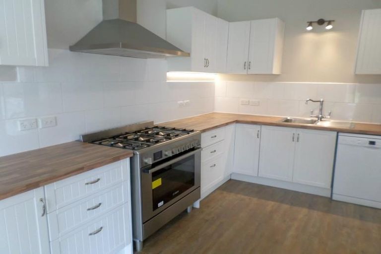 Photo of property in 40 Garden Road, Northland, Wellington, 6012