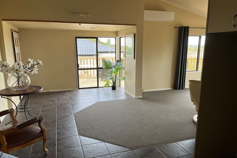 Photo of property in 141 Colwill Road, Massey, Auckland, 0614