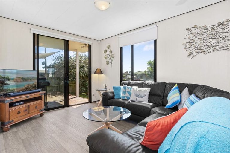 Photo of property in 5 Longstead Avenue, Papamoa Beach, Papamoa, 3118