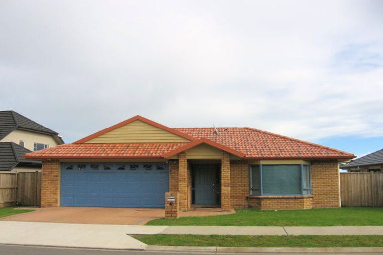 Photo of property in 13 Fernloche Place, Flat Bush, Auckland, 2016