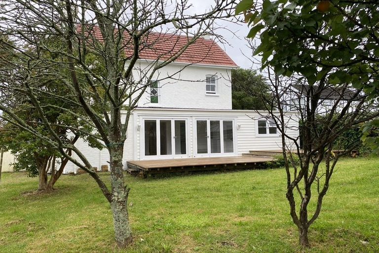 Photo of property in 27 Islington Avenue, New Lynn, Auckland, 0600