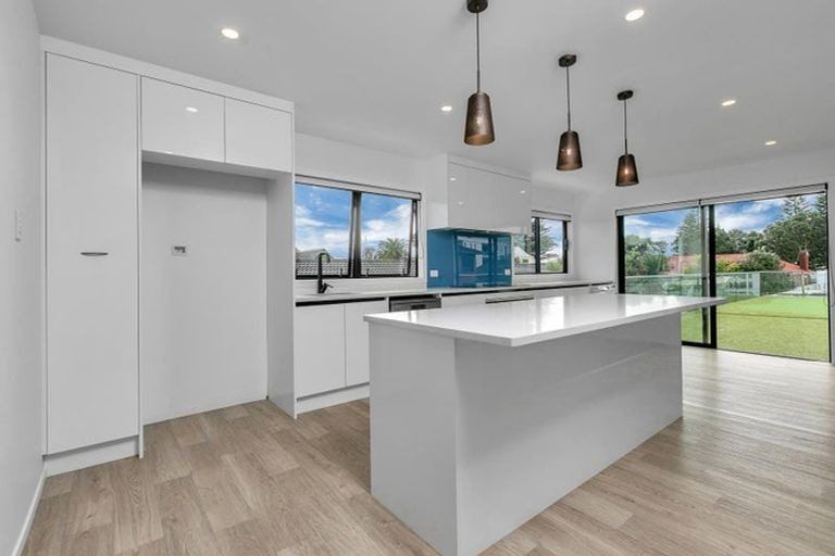 Photo of property in 7/19 Milton Road, Orewa, 0931