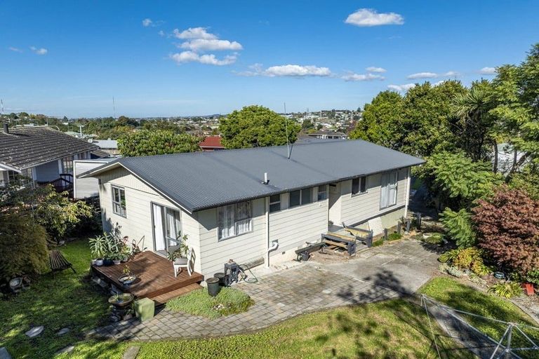 Photo of property in 13 Helleur Road, Massey, Auckland, 0614