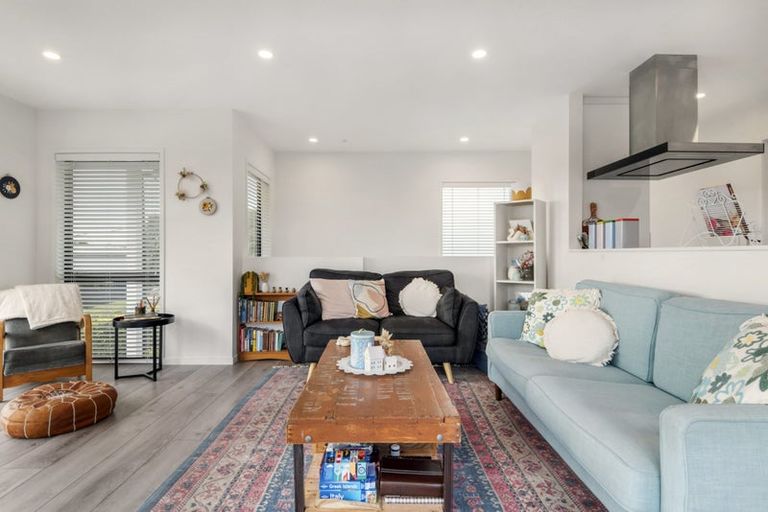 Photo of property in 5 Holiday Road, Stanmore Bay, Whangaparaoa, 0932