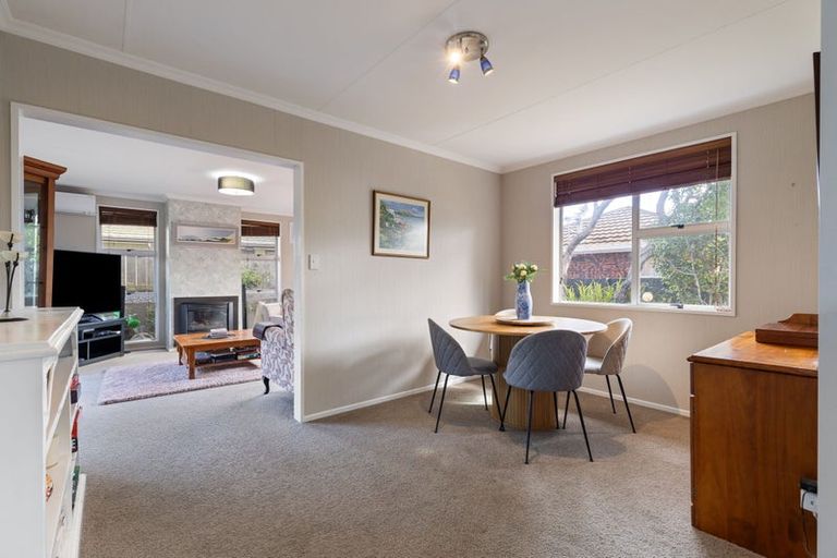 Photo of property in 8 Earl Place, Hokowhitu, Palmerston North, 4410
