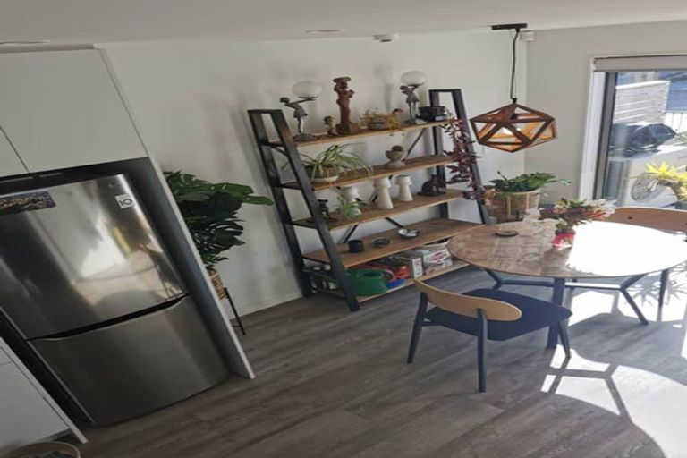 Photo of property in 129 Sunnyside Road, Sunnyvale, Auckland, 0612