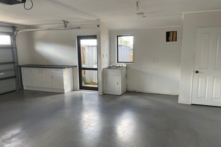 Photo of property in 15 Andover Way, Goodwood Heights, Auckland, 2105