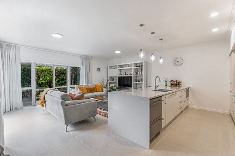 Photo of property in 18 Kensington Drive, Orewa, 0931