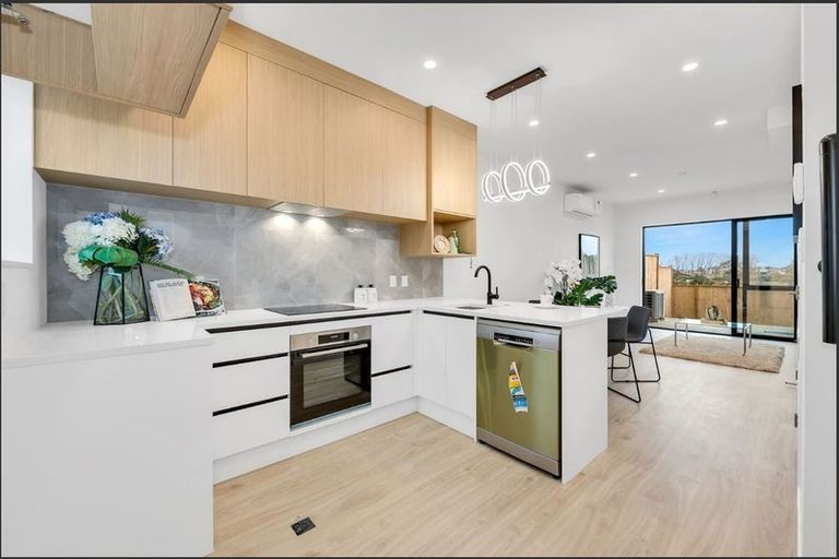 Photo of property in 41 Kiato Lane, Flat Bush, Auckland, 2019