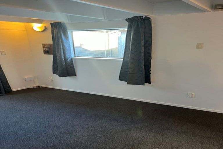Photo of property in 2a Coniston Avenue, Te Atatu South, Auckland, 0610