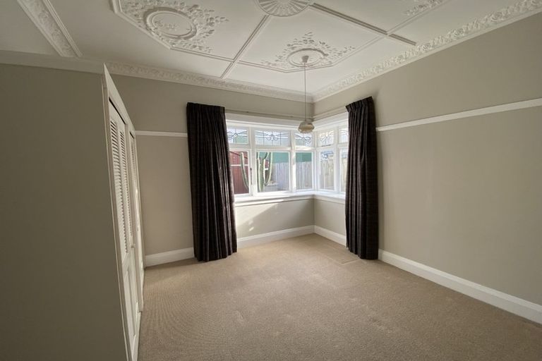 Photo of property in 191 Queens Drive, Lyall Bay, Wellington, 6022