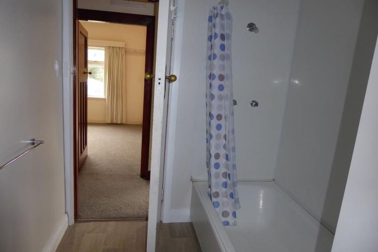 Photo of property in 9 Hungerford Road, Lyall Bay, Wellington, 6022