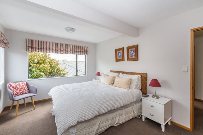 Photo of property in 8 Herbs Place, Cashmere, Christchurch, 8022