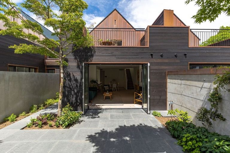 Photo of property in 93 Holly Road, St Albans, Christchurch, 8014