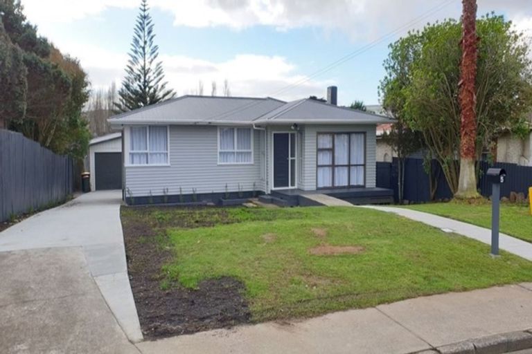 Photo of property in 5 Sutton Avenue, Mangere East, Auckland, 2024