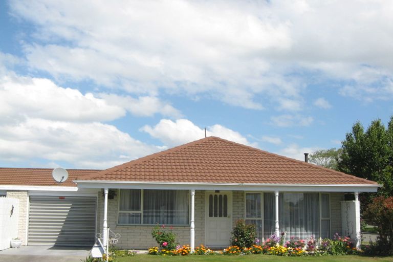 Photo of property in 22 Salford Avenue, Redwood, Christchurch, 8051