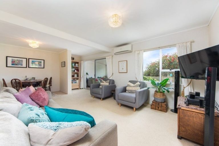 Photo of property in 1/19 Hollyhock Place, Browns Bay, Auckland, 0630