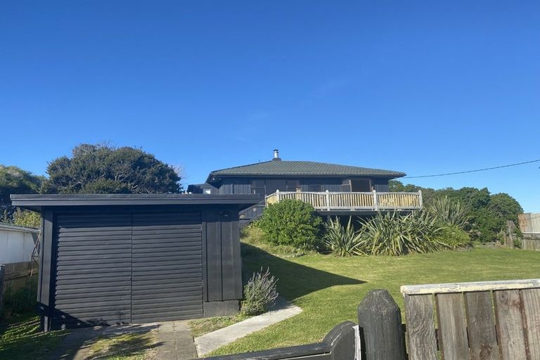 Photo of property in 22 Mahoe Street, Otaki Beach, Otaki, 5512