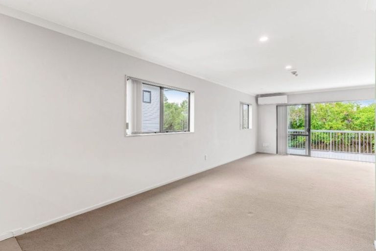 Photo of property in 11/46 Carlos Drive, Flat Bush, Auckland, 2016