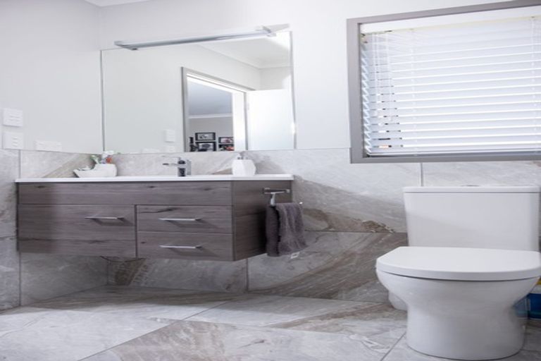 Photo of property in 2 Oscar Place, Whitianga, 3510