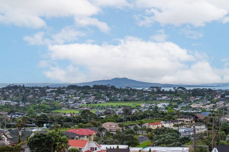 Photo of property in 1a Highgrove Lane, Totara Vale, Auckland, 0632