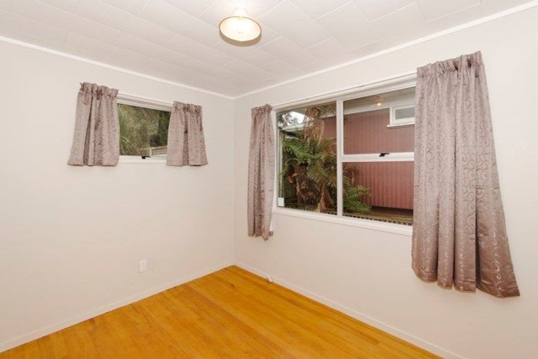 Photo of property in 19 Helleur Road, Massey, Auckland, 0614