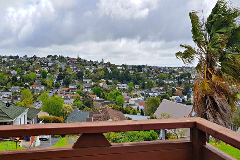 Photo of property in 1/51 Shanaway Rise, Hillcrest, Auckland, 0627