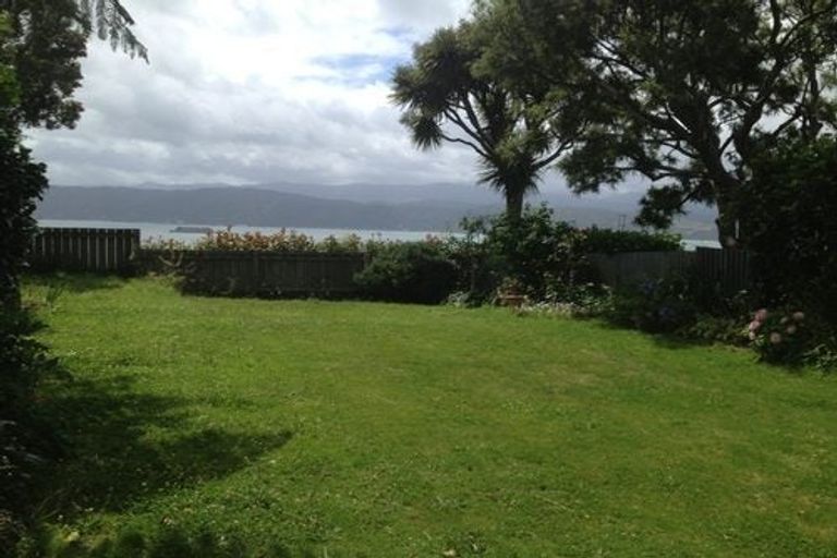 Photo of property in 172 Nevay Road, Karaka Bays, Wellington, 6022