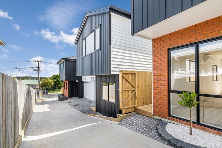 Photo of property in 49 Vera Road, Te Atatu South, Auckland, 0610