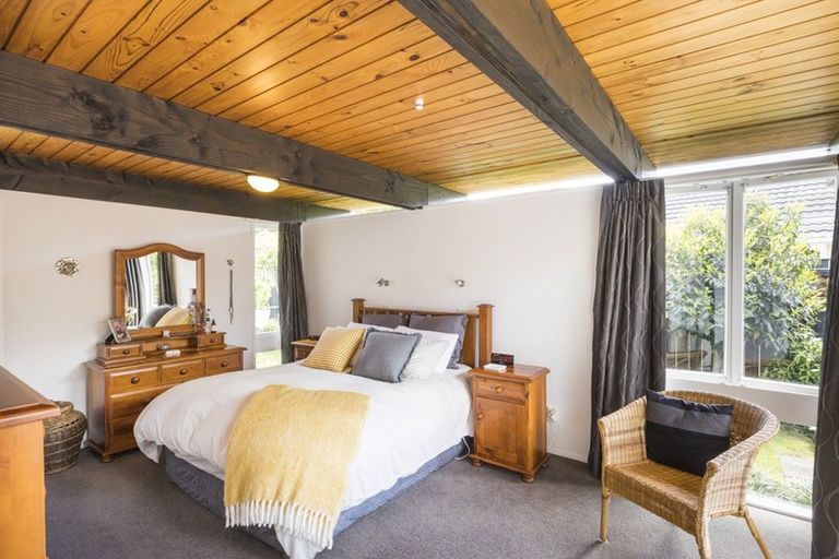 Photo of property in 11 Chilton Grove, Hokowhitu, Palmerston North, 4410