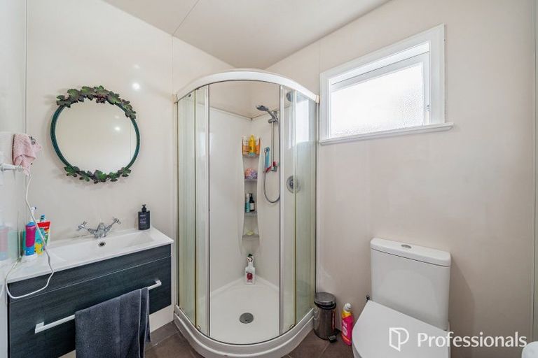 Photo of property in 33 Wellington Road, Wainuiomata, Lower Hutt, 5014