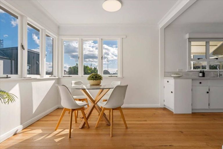 Photo of property in 3b Hilltop Road, Parkvale, Tauranga, 3112