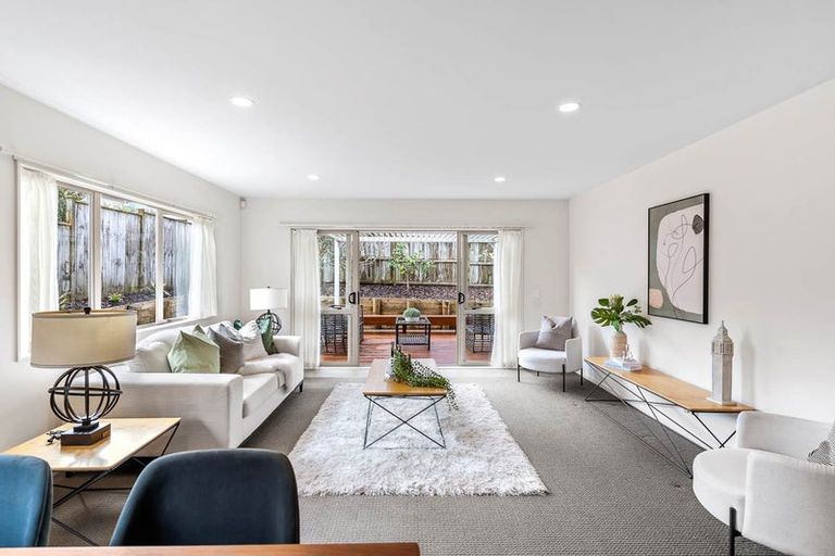 Photo of property in 11 Kouras Place, Flat Bush, Auckland, 2016