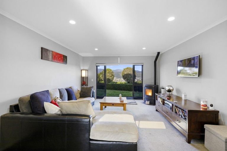 Photo of property in 17 Garrett Place, Riverstone Terraces, Upper Hutt, 5018