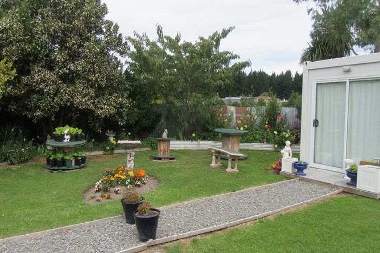 Photo of property in 85 Timaru Road, Waimate, 7924