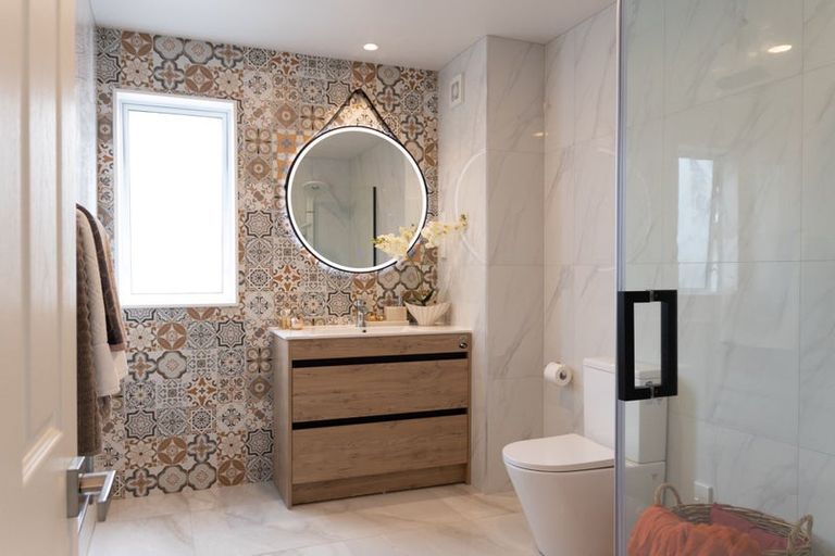 Photo of property in 5 Gladfield Lane, Te Atatu Peninsula, Auckland, 0610