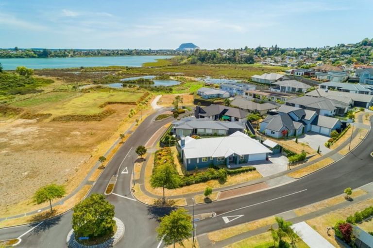 Photo of property in 1 Kirkhill Close, Bethlehem, Tauranga, 3110