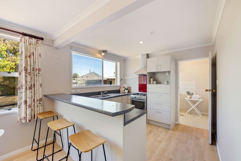 Photo of property in 10 Sophora Place, Parklands, Christchurch, 8083