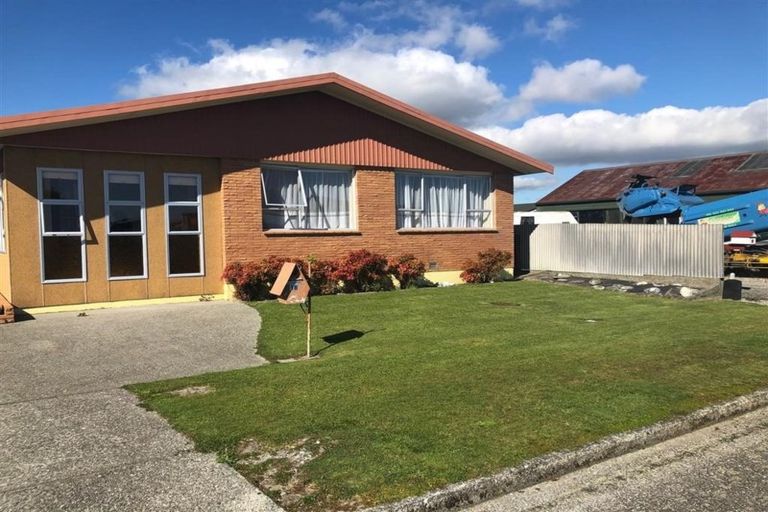 Photo of property in 18 Davie Street, Hokitika, 7810