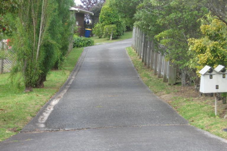 Photo of property in 2/8 Theban Place, Totara Vale, Auckland, 0629