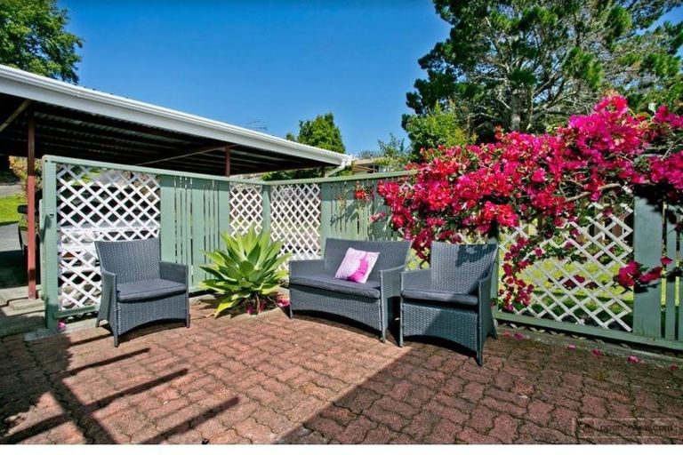 Photo of property in 1/53 Ayton Drive, Totara Vale, Auckland, 0629