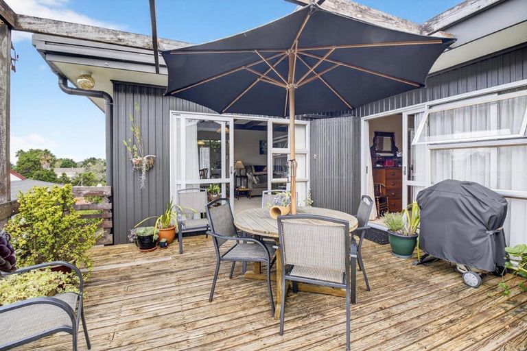 Photo of property in 22 Widmore Drive, Massey, Auckland, 0614