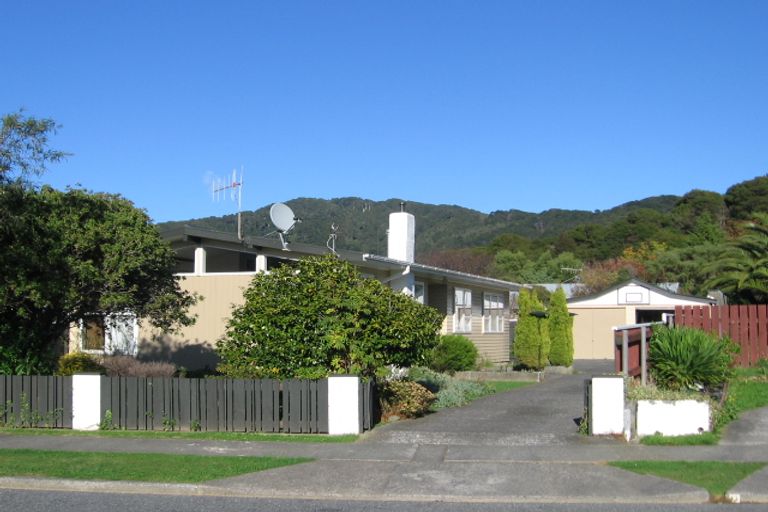 Photo of property in 11 Kawatiri Grove, Wainuiomata, Lower Hutt, 5014