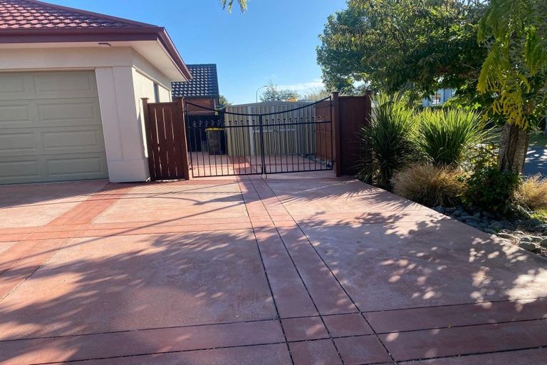 Photo of property in 2 Breton Close, Northwood, Christchurch, 8051