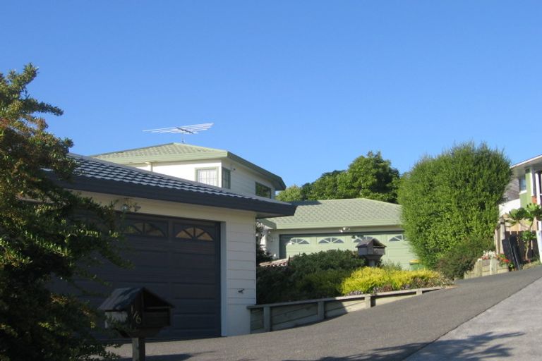 Photo of property in 1/6 Mossop Rise, Glenfield, Auckland, 0629